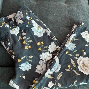 Old Navy Floral Pixies. Size 18.